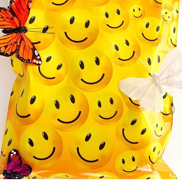 Other - Set of 12 - 10”x13” Smiley Faces Poly Mailers